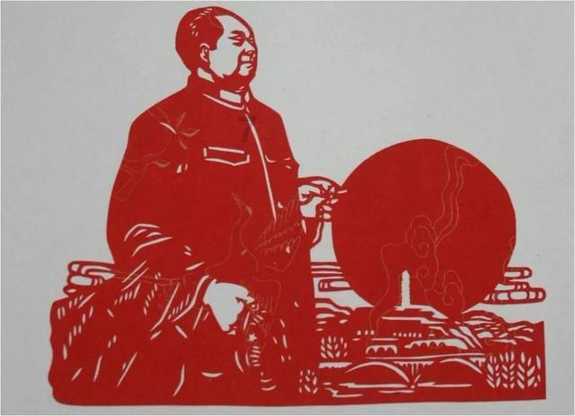 还是章子怡厉害,裙子上竟停了一只蝴蝶,莫不是香妃本人?